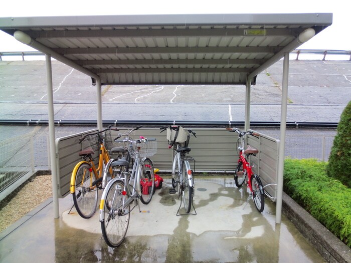 物件外観写真4　(駐輪場)