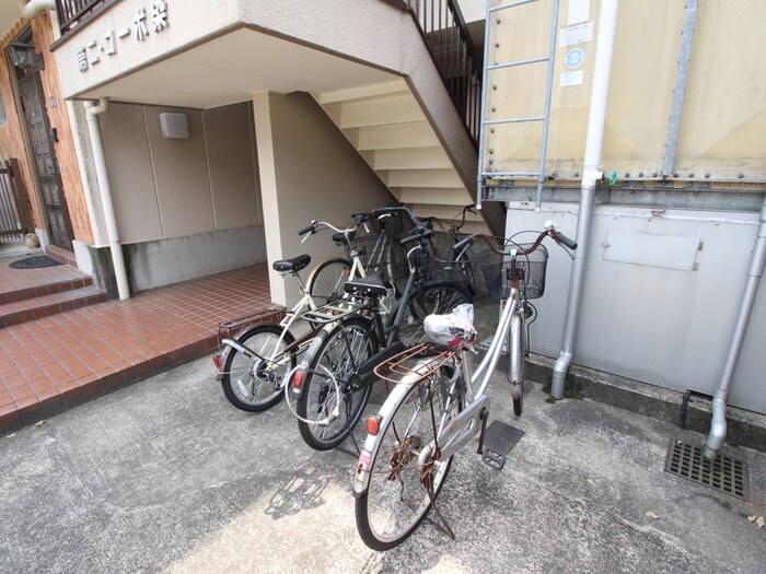 物件外観写真4　(エントランス部分)