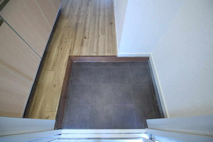 物件内観写真16　(玄関)