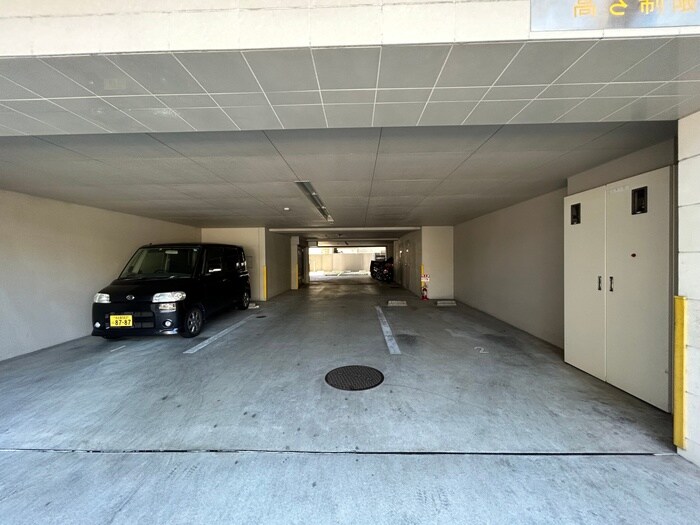 物件外観写真4　(駐車場)