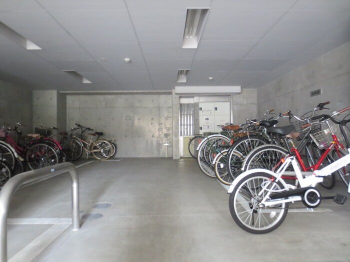 物件外観写真5　(駐輪場)