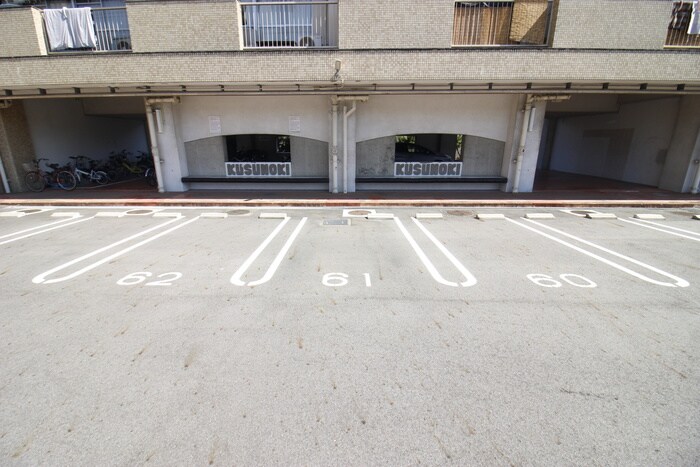 物件外観写真2　(駐車場)