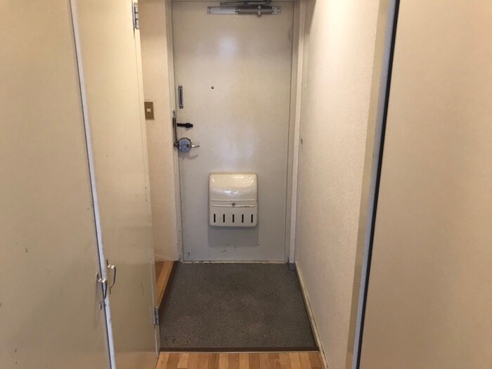 物件内観写真18　(玄関)