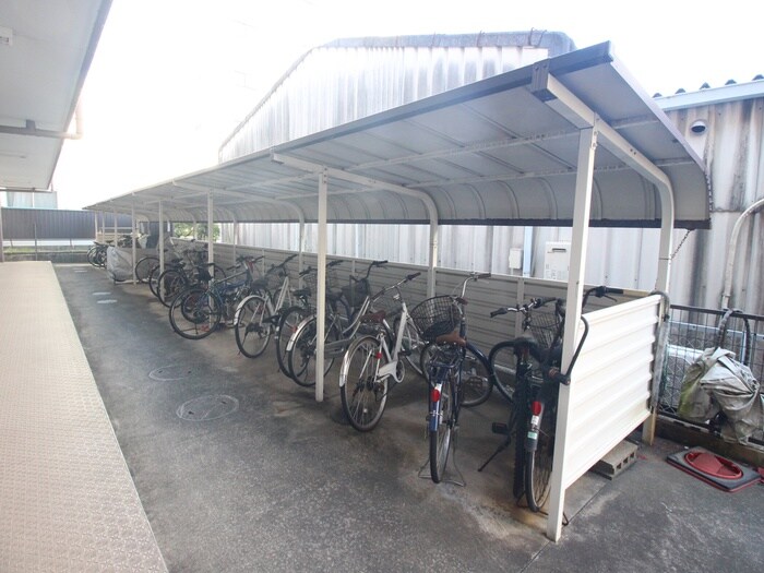 物件外観写真4　(駐輪場)