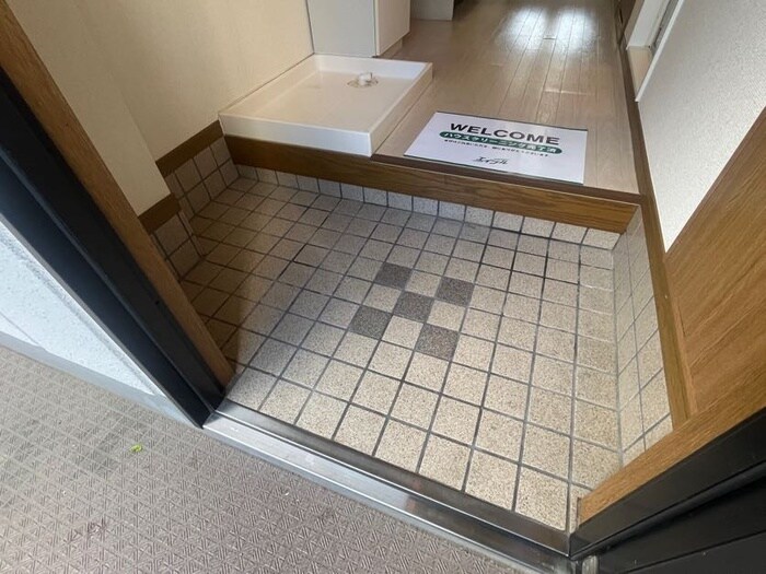 物件内観写真18　(玄関)