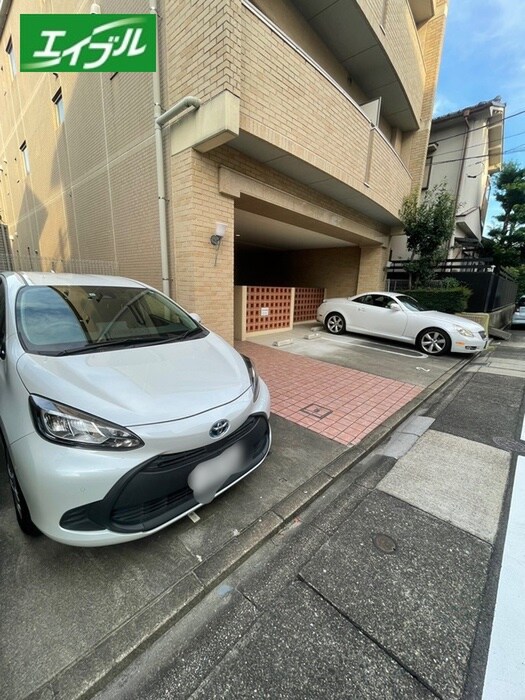 物件外観写真6　(駐車場)