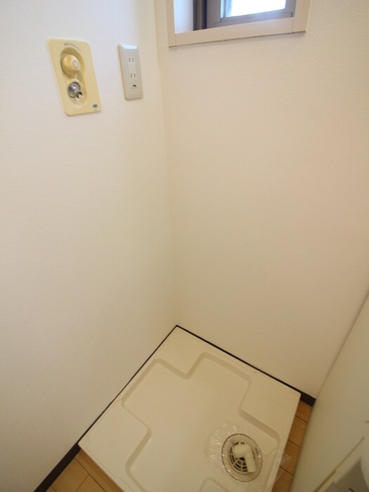 物件内観写真13　(洗濯機置場)