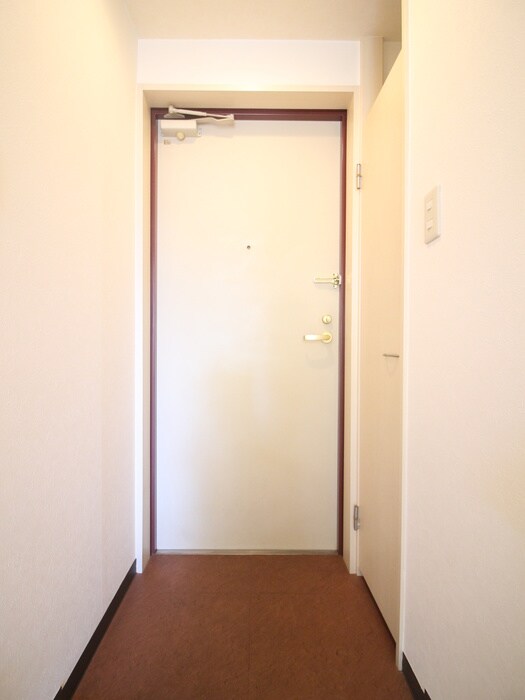 物件内観写真18　(玄関)