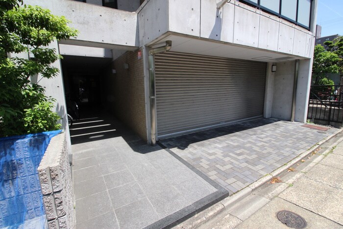 物件外観写真5　(駐車場)