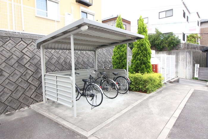 物件外観写真4　(駐輪場)