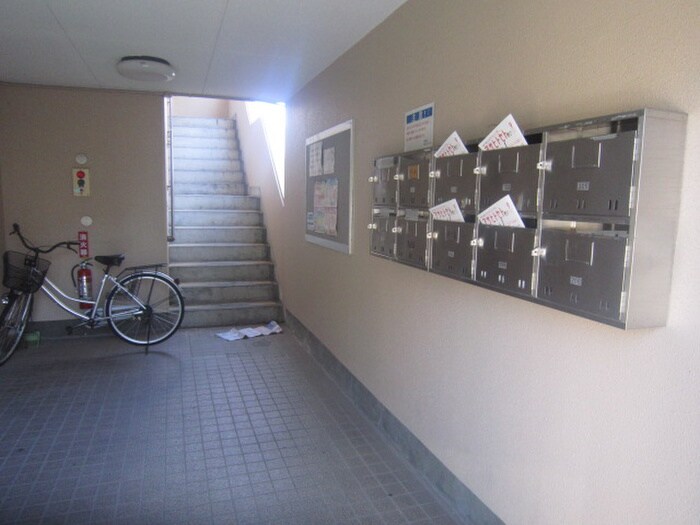 物件外観写真3　(駐輪場)