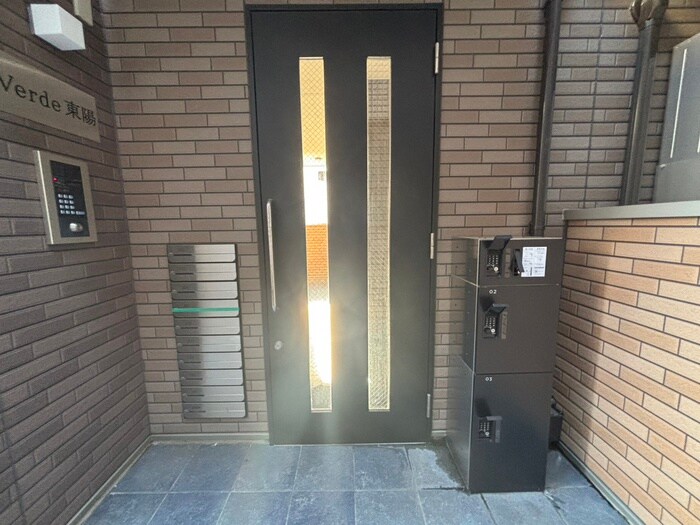 物件外観写真6　(エントランス部分)