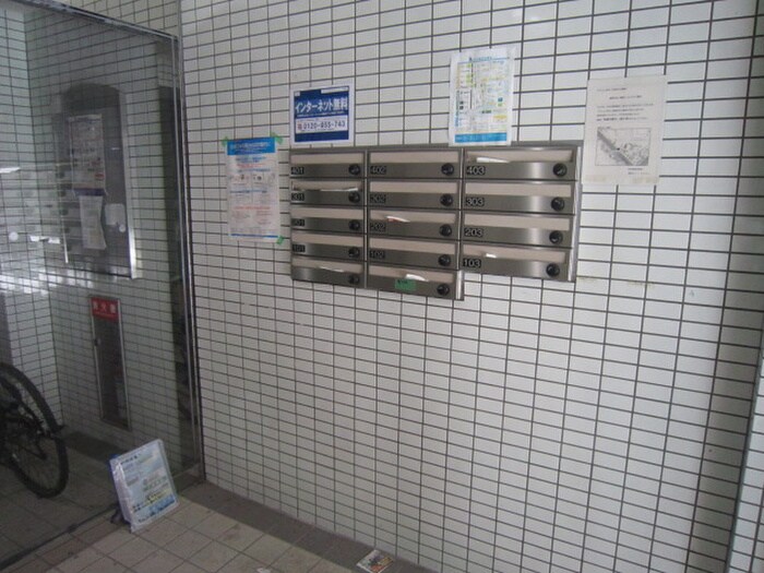 物件外観写真5　(エントランス部分)