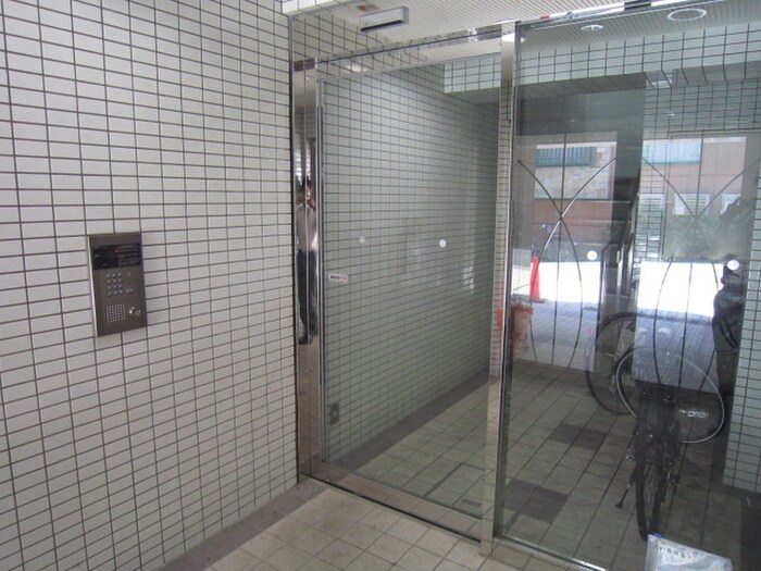 物件外観写真6　(エントランス部分)