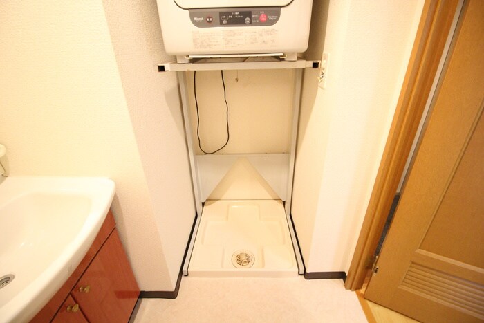 物件内観写真10　(洗濯機置場)