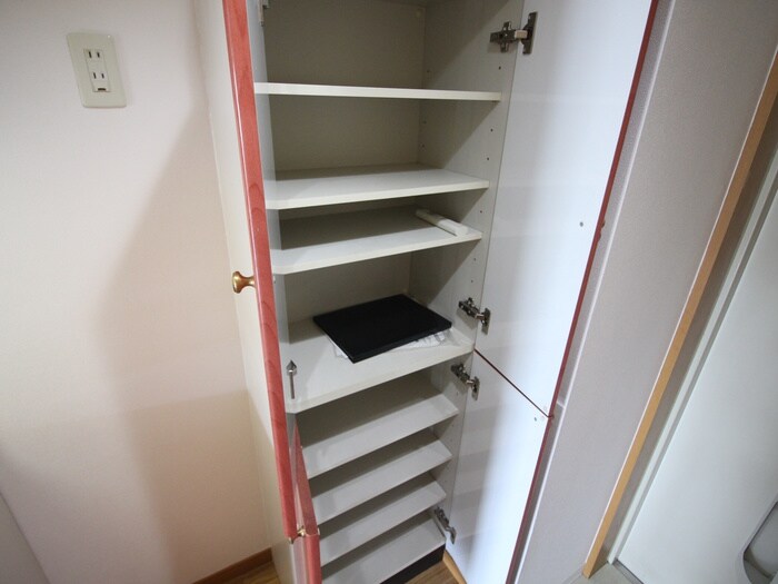 物件内観写真16　(靴箱)