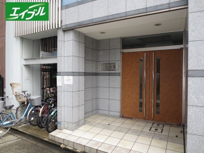 物件外観写真2　(駐輪場)