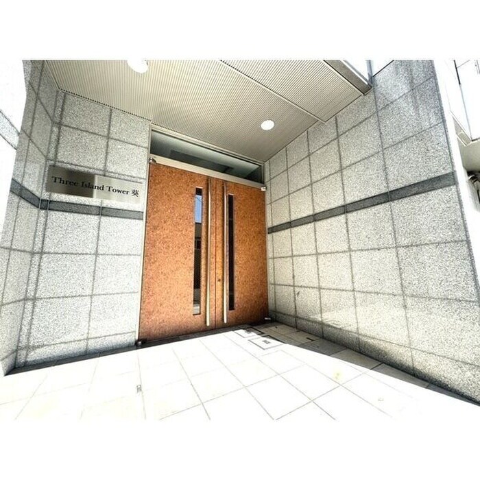 物件外観写真6　(エントランス部分)