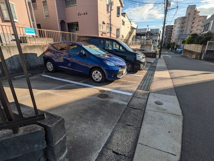 物件外観写真5　(駐車場)