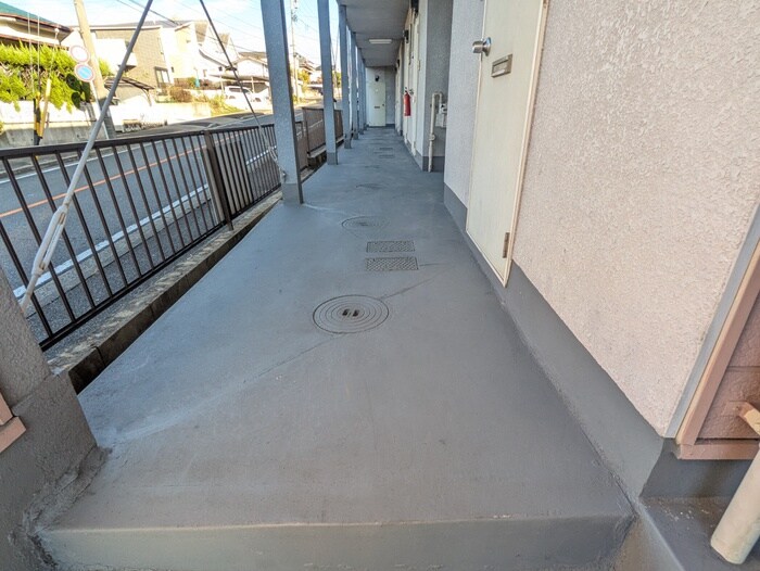 物件外観写真6　(エントランス部分)