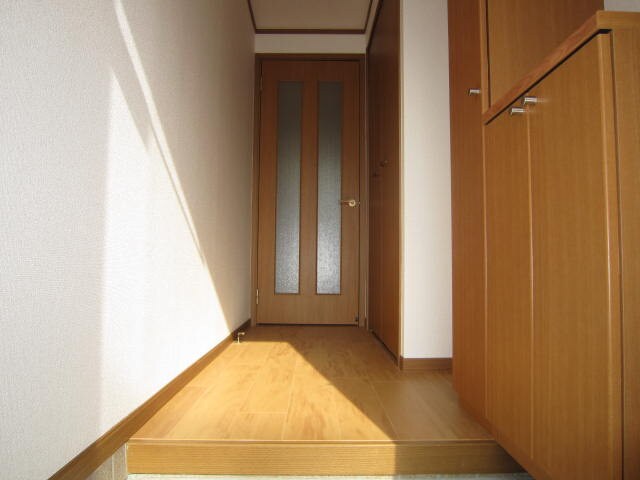 物件内観写真6　(玄関)