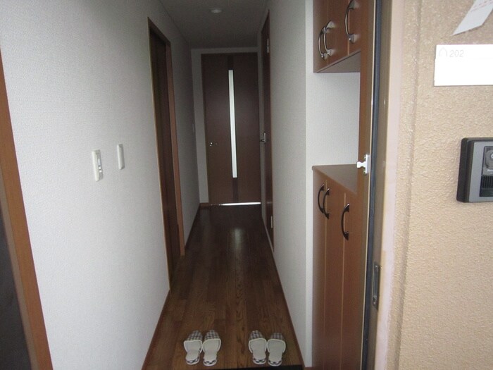 物件内観写真4　(玄関)