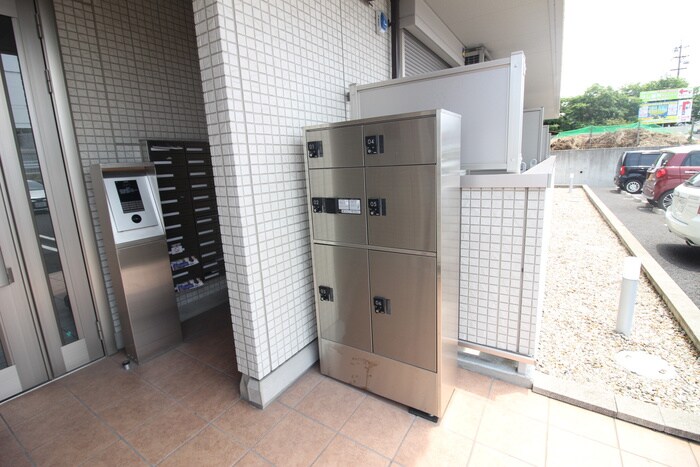 物件外観写真5　(エントランス部分)