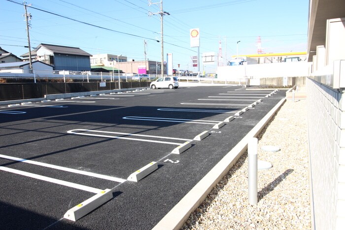 物件外観写真6　(駐車場)