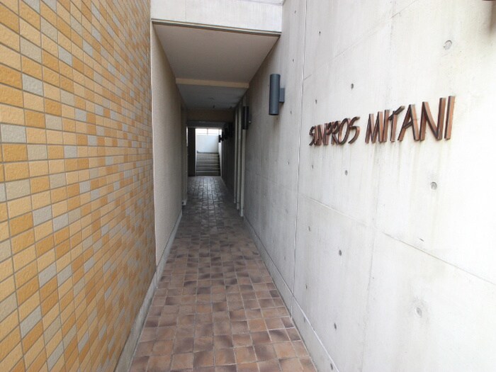 物件外観写真5　(エントランス部分)