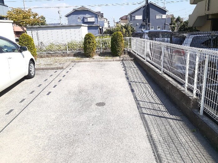 物件外観写真2　(駐車場)