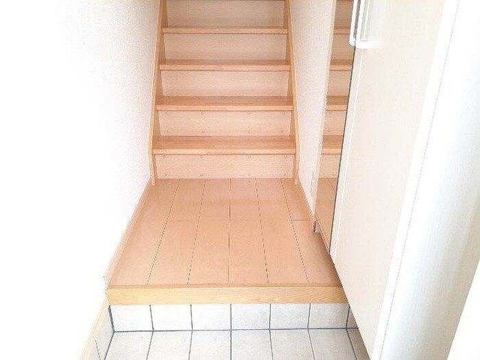 物件内観写真10　(玄関)