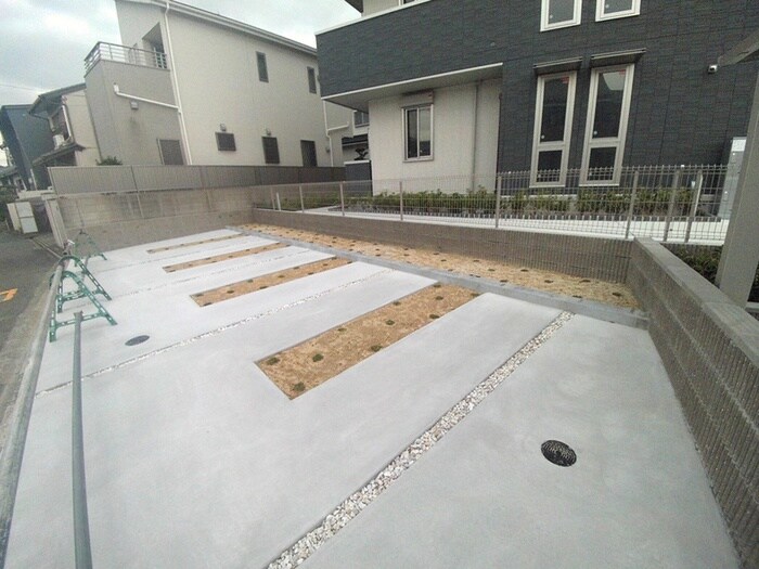 物件外観写真5　(駐車場)