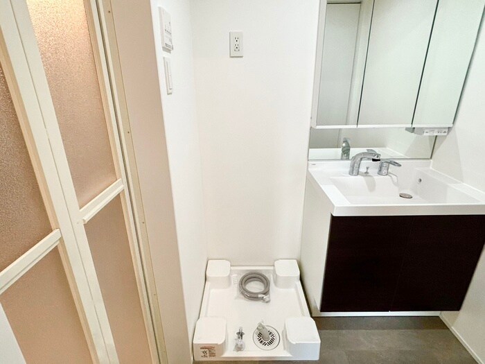 物件内観写真6　(洗濯機置場)