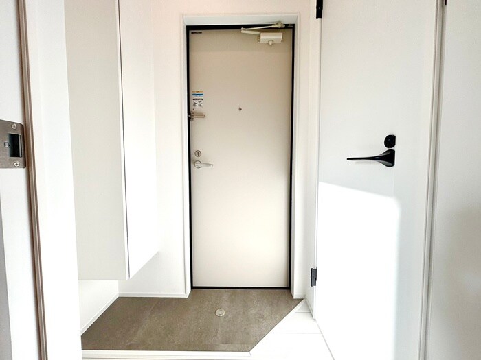 物件内観写真8　(玄関)