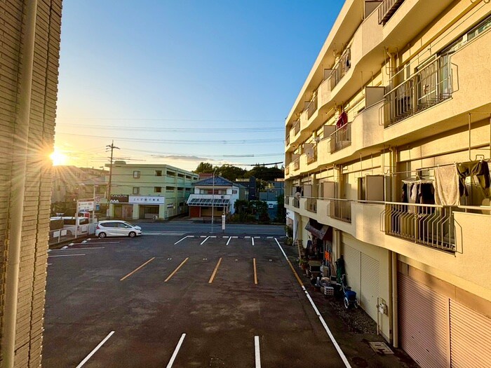 物件内観写真16　(室内からの展望)