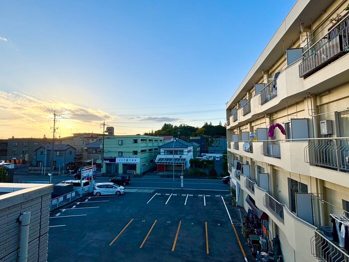 物件内観写真16　(室内からの展望)