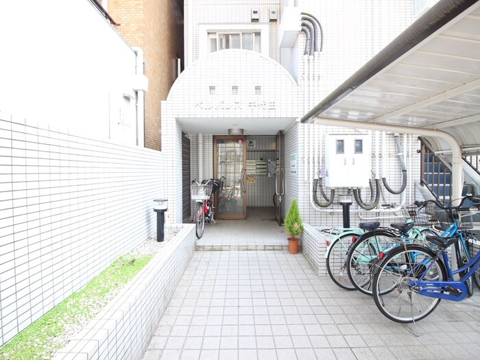 物件外観写真3　(エントランス部分)