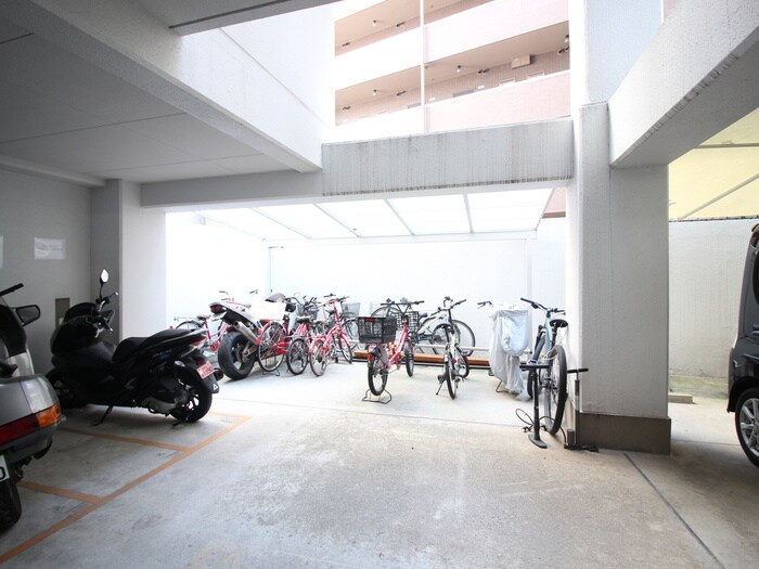 物件外観写真5　(駐輪場)