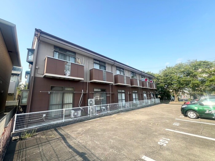 ファミール岩塚の物件外観写真