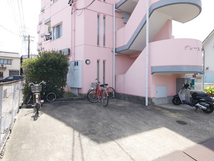 物件外観写真5　(駐車場)