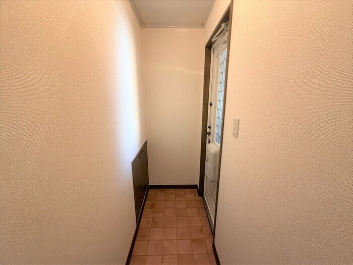 物件内観写真10　(玄関)