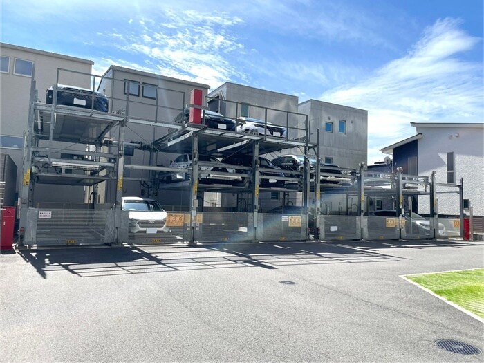 物件外観写真4　(駐車場)