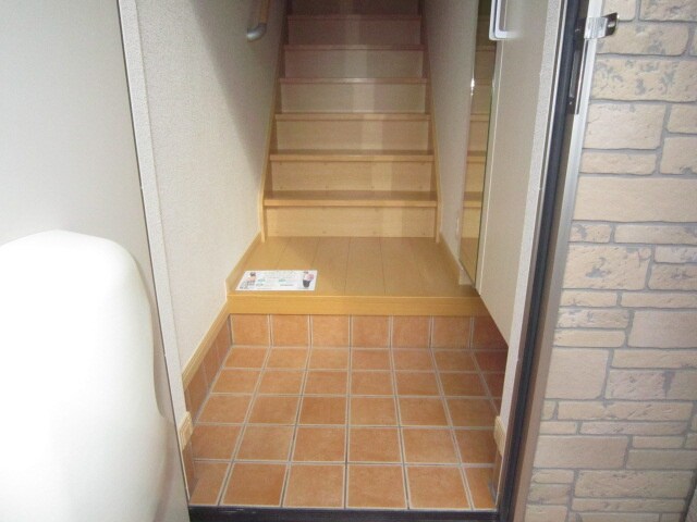 物件内観写真4　(玄関)