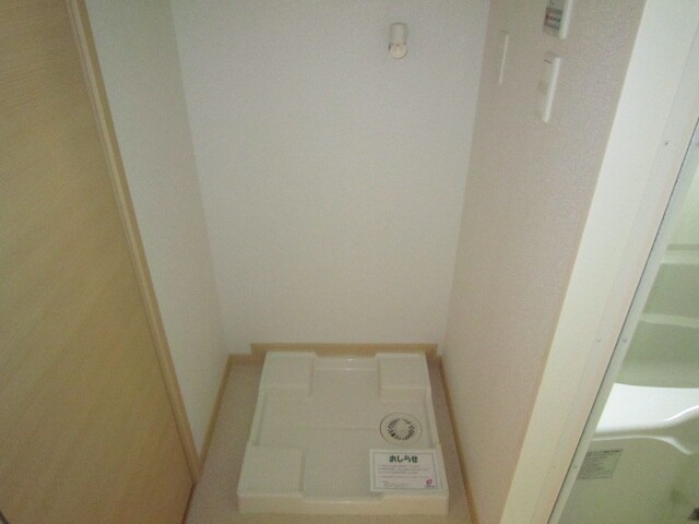 物件内観写真12　(洗濯機置場)