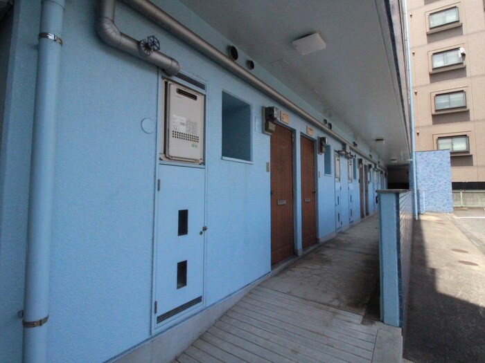 物件外観写真4　(エントランス部分)