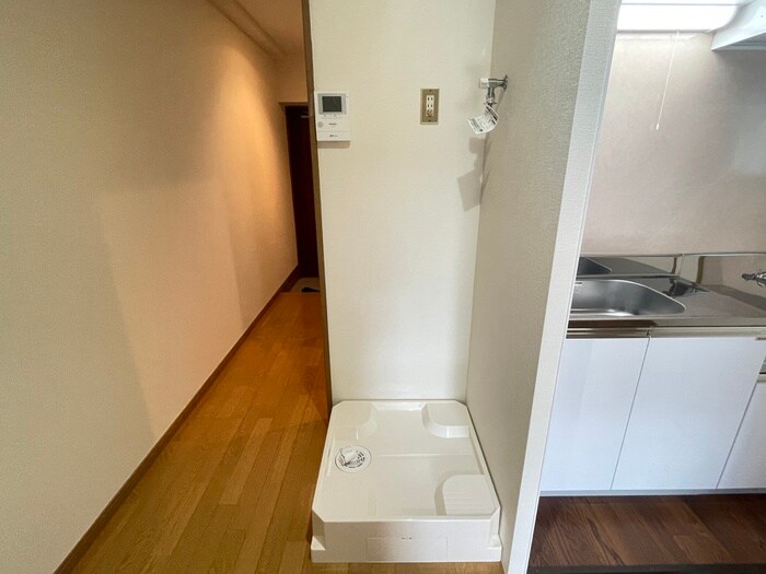 物件内観写真14　(洗濯機置場)