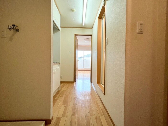 物件内観写真18　(廊下)