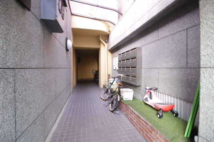 物件外観写真5　(エントランス部分)