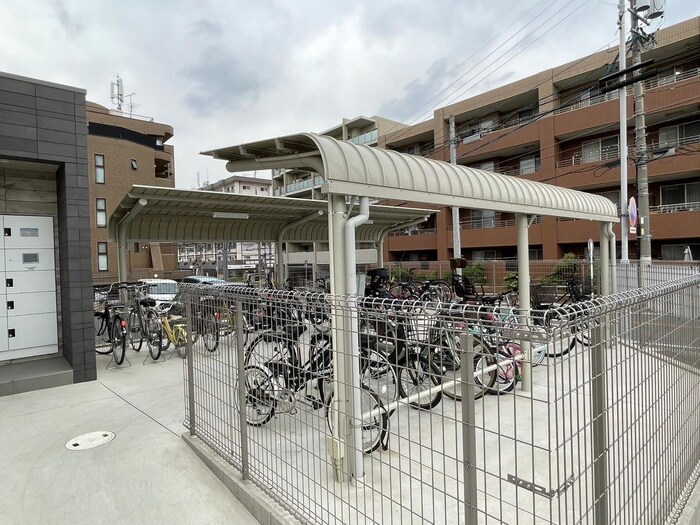 物件外観写真4　(駐輪場)