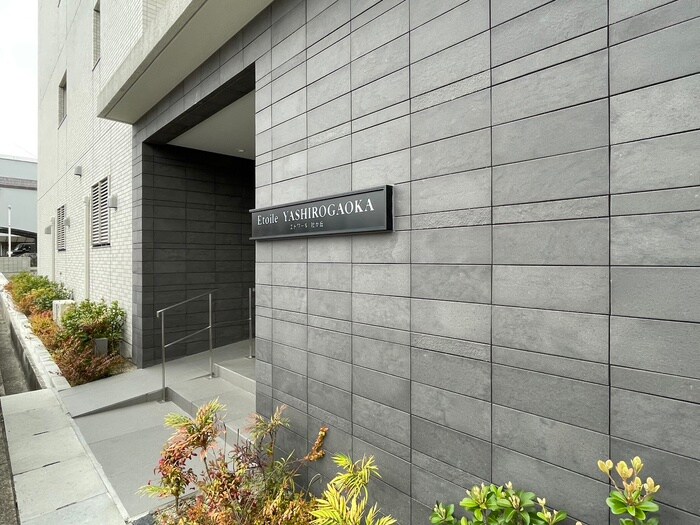 物件外観写真6　(エントランス部分)